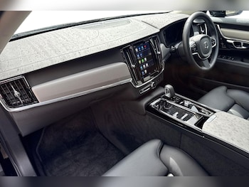 Used Volvo V90 2025 for sale - 75501836: Photo