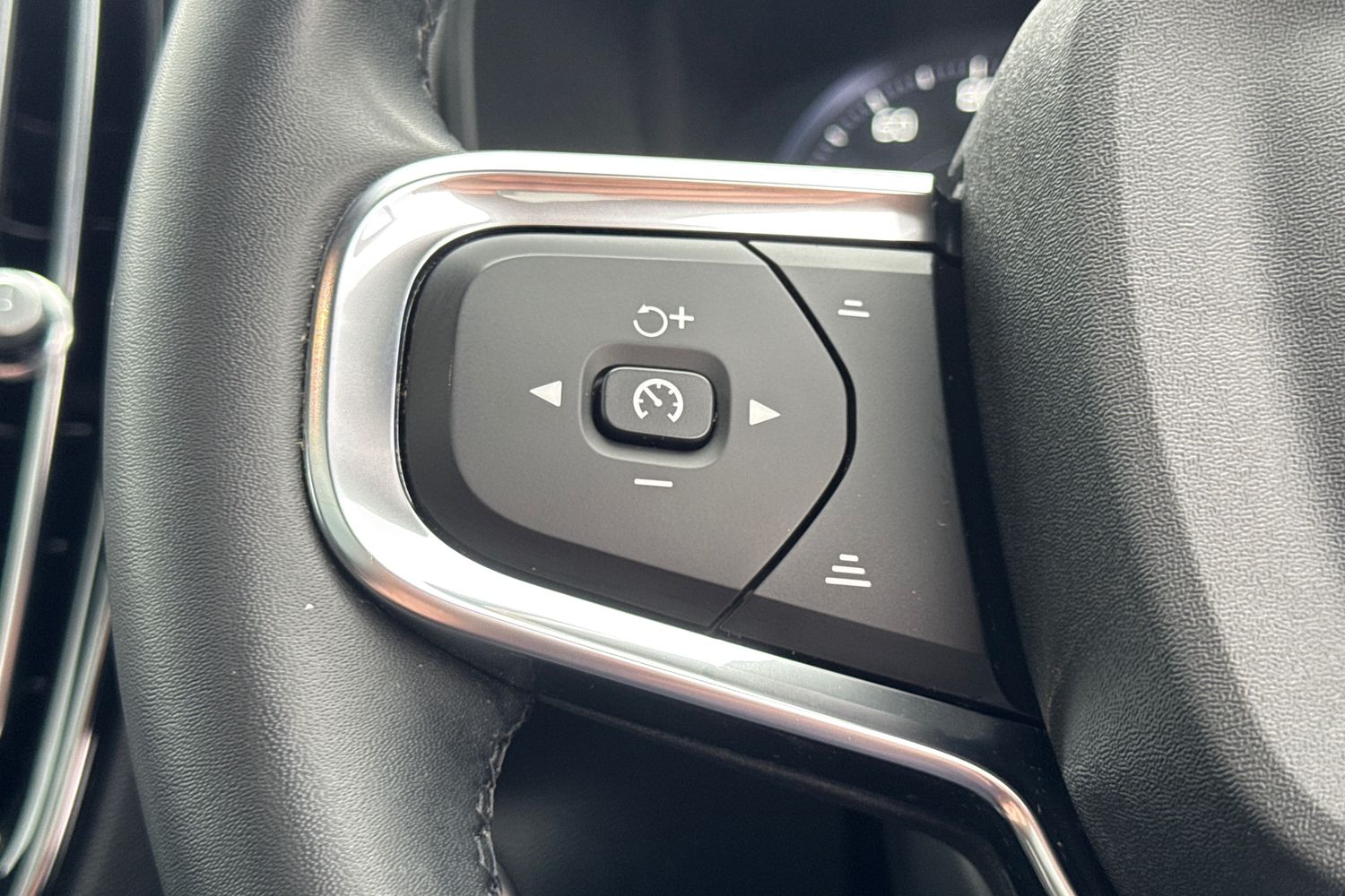 Used Volvo XC40 2023 for sale - 76302457: Photo 11