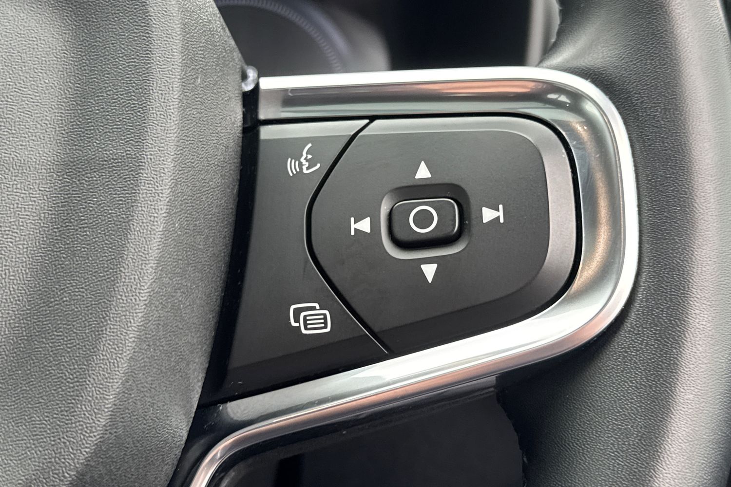 Used Volvo XC40 2023 for sale - 76302457: Photo 12