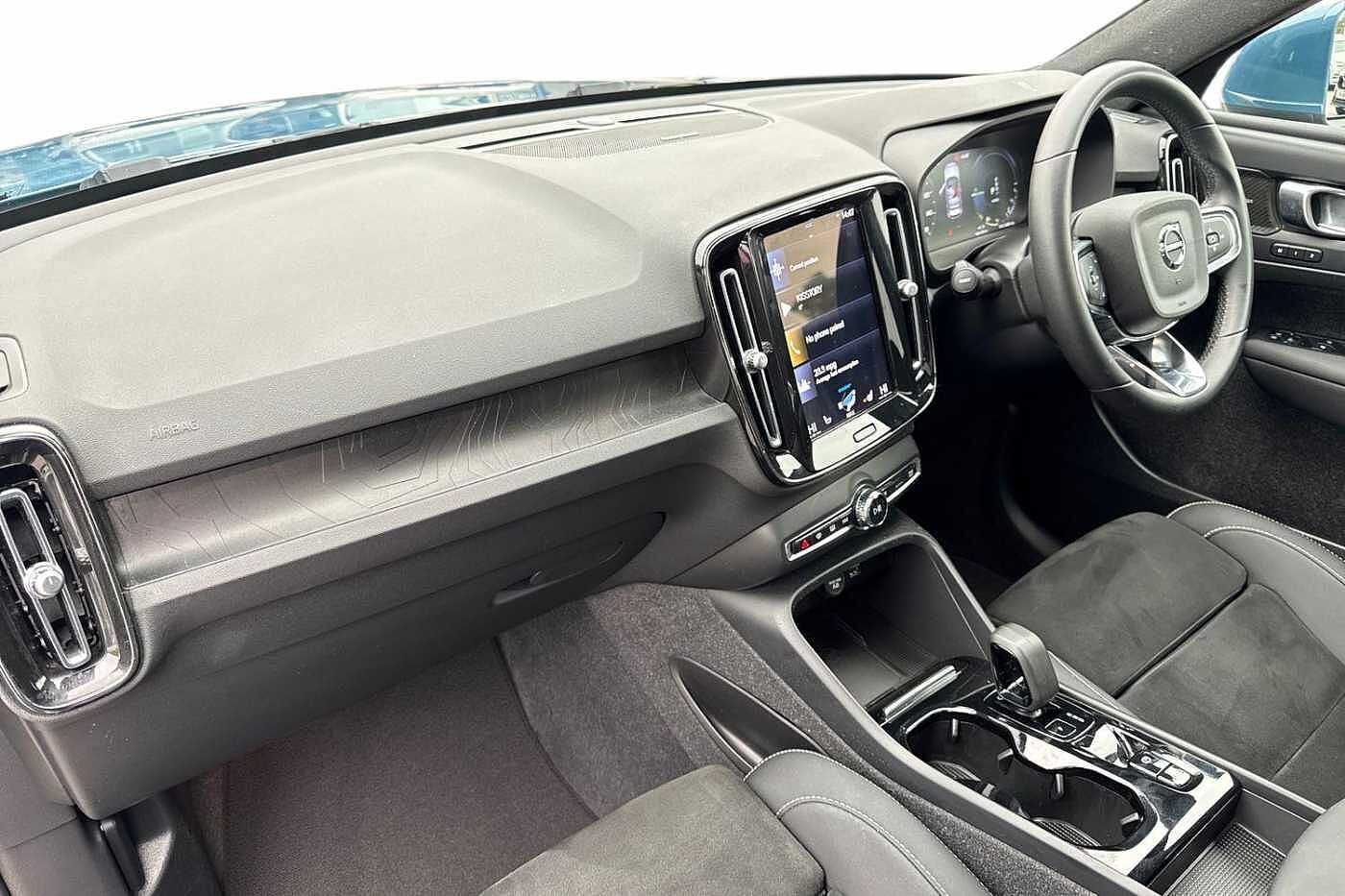 Used Volvo XC40 2023 for sale - 76302457: Photo 2