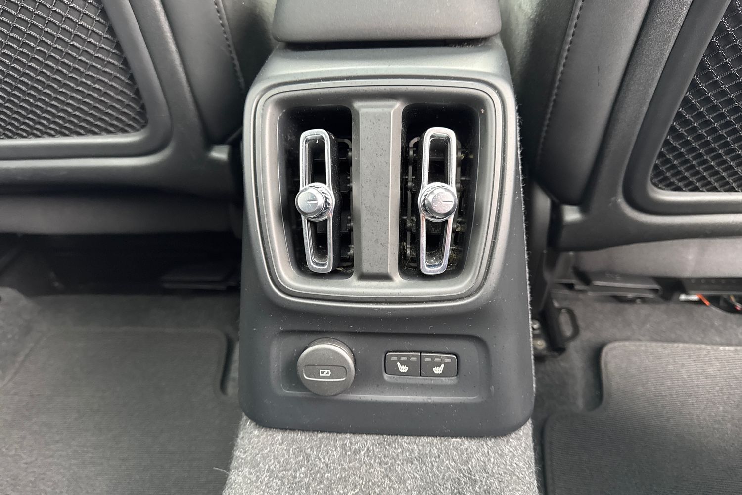 Used Volvo XC40 2023 for sale - 76302457: Photo 36