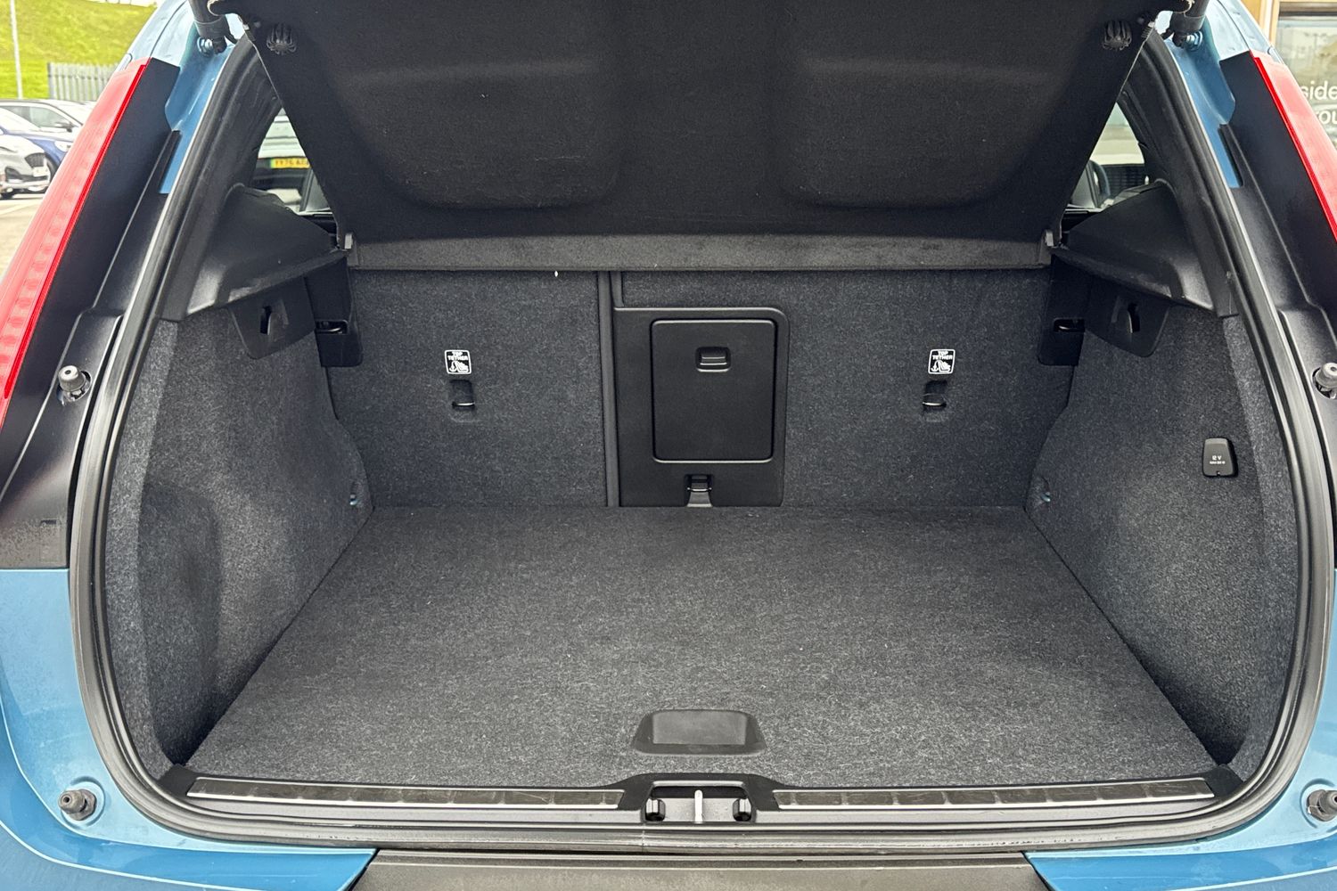 Used Volvo XC40 2023 for sale - 76302457: Photo 8