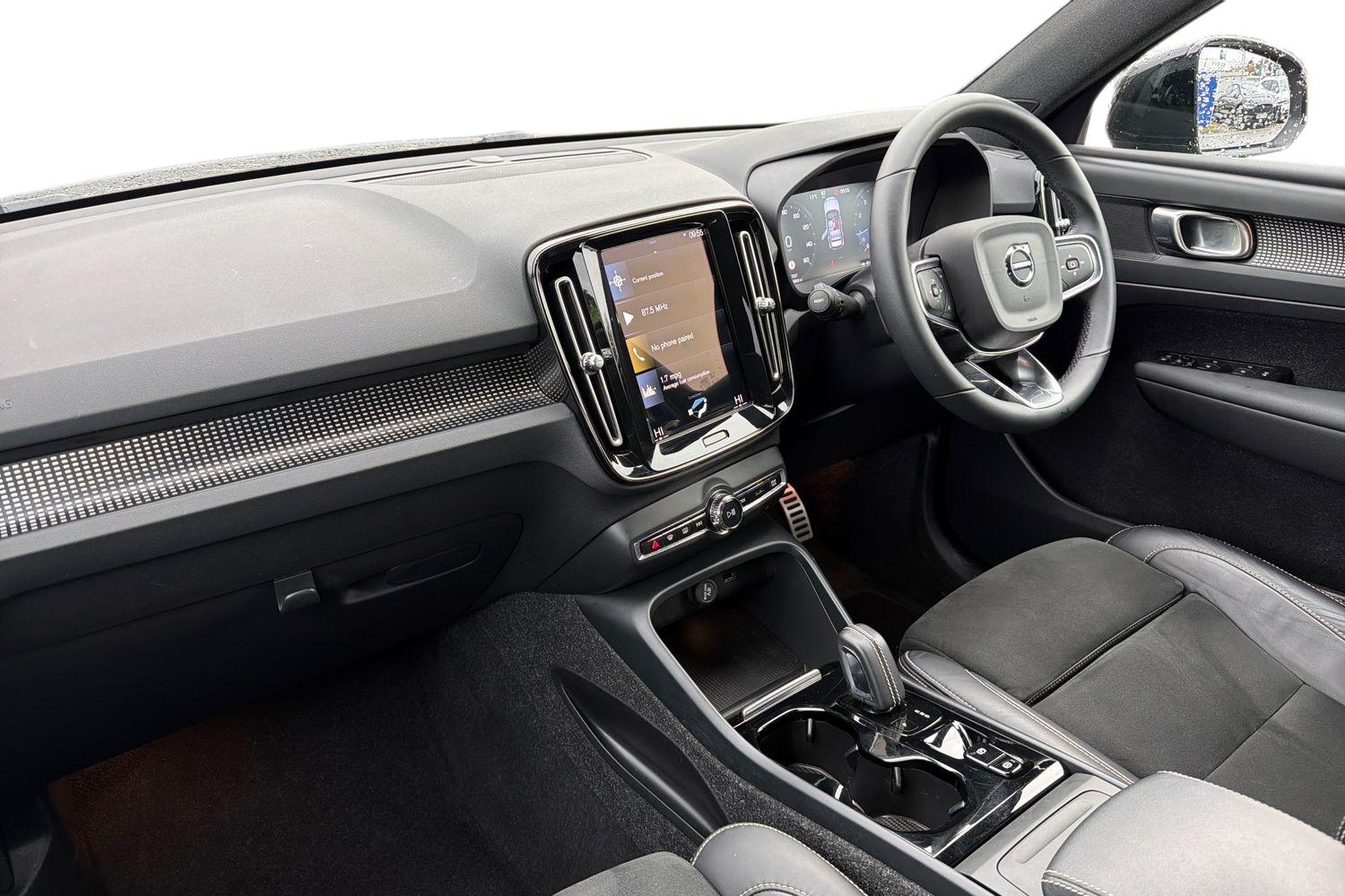 Used Volvo XC40 2021 for sale - 77186232: Photo 2