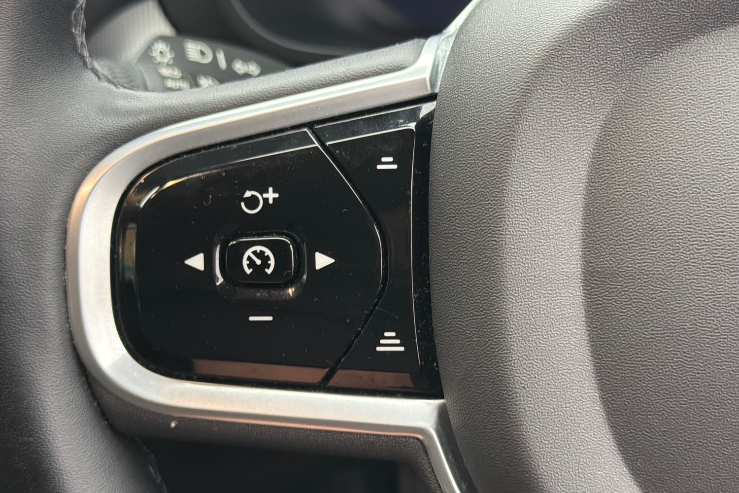 Used Volvo XC60 2022 for sale - 76544620: Photo 11