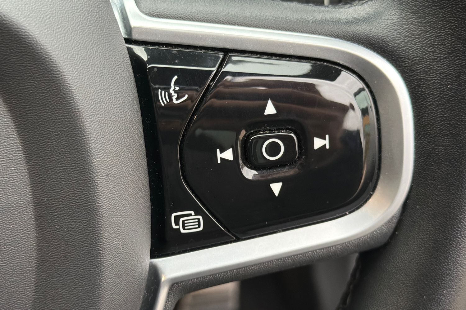 Used Volvo XC60 2022 for sale - 76544620: Photo 12