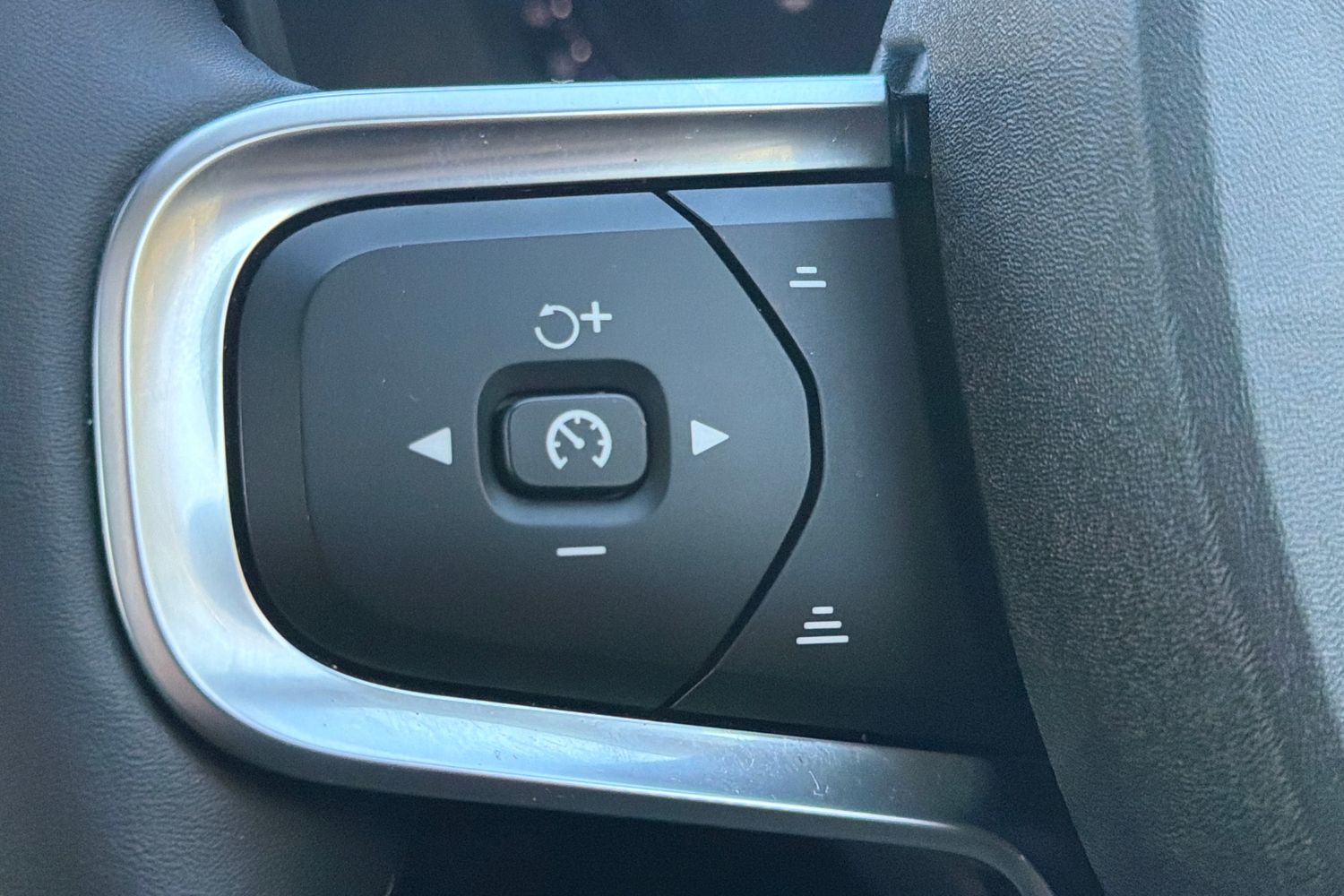 Used Volvo XC40 2025 for sale - 77619125: Photo 11