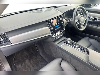 Used Volvo V90 2023 for sale - 78108760: Photo