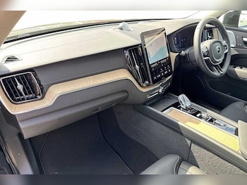 Used Volvo XC60 2025 for sale - 75467900: Photo