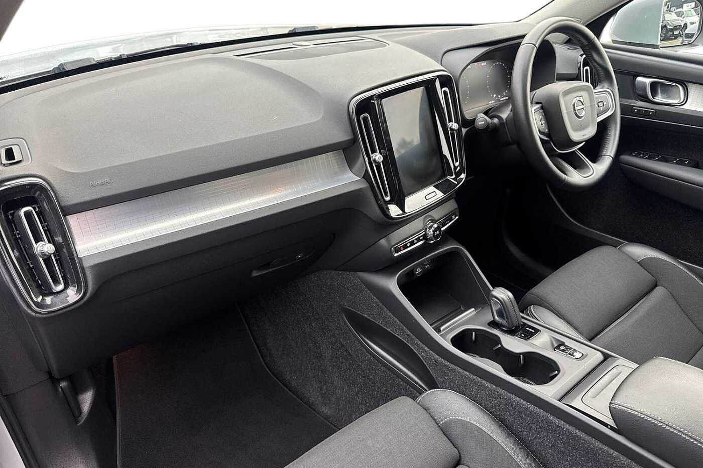 Used Volvo XC40 2020 for sale - 76894819: Photo 2