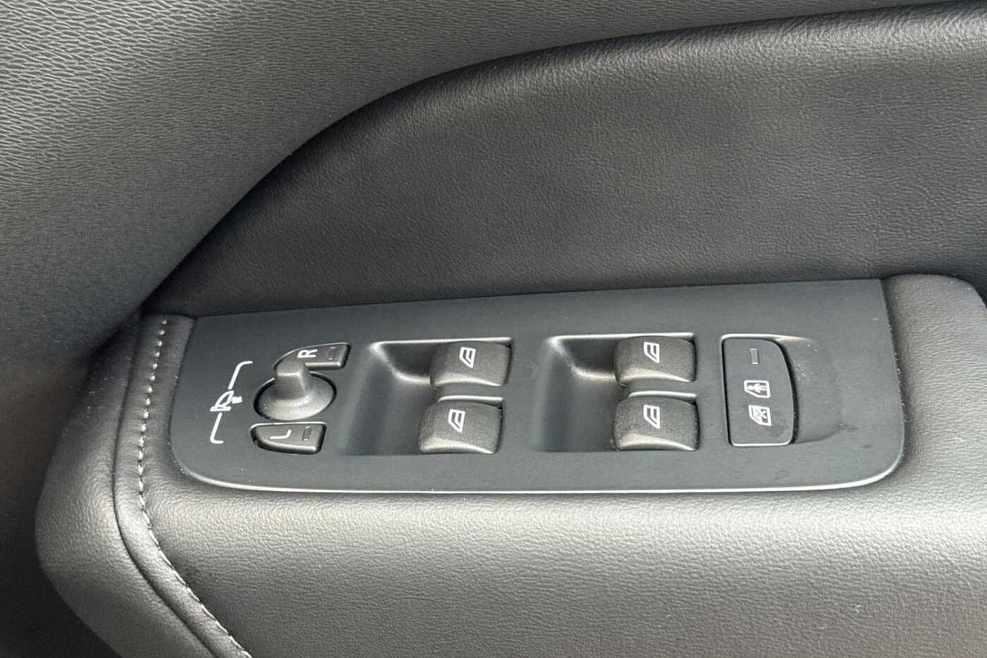 Used Volvo XC60 2025 for sale - 76817842: Photo 30