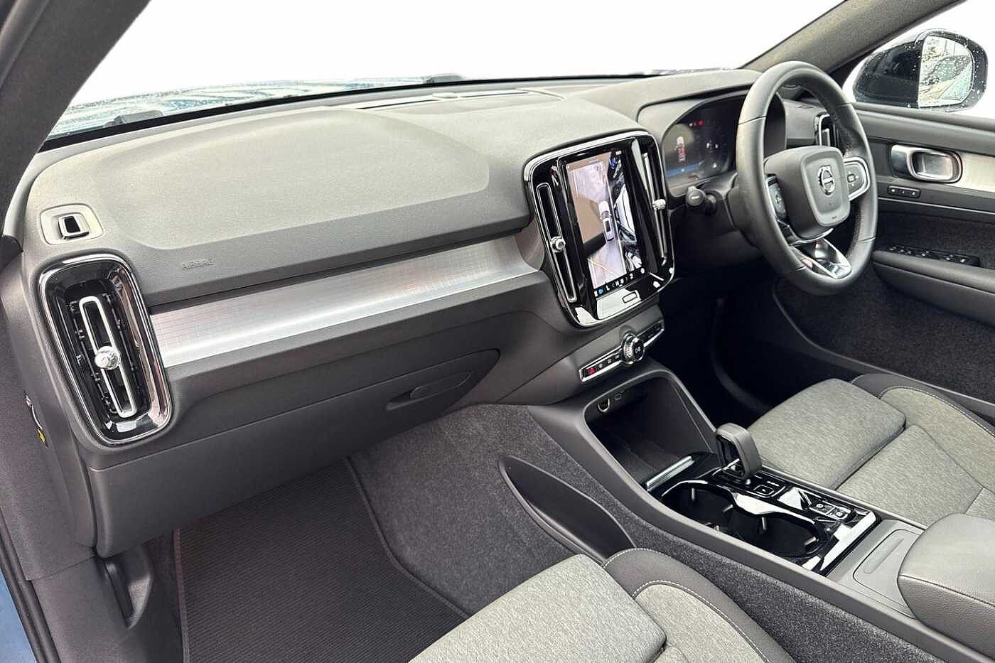 Used Volvo XC40 2023 for sale - 76302391: Photo 2