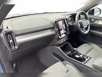 Used Volvo XC40 2023 for sale - 76302391: Photo