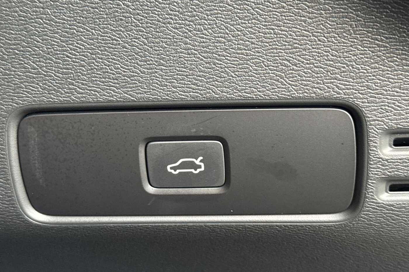 Used Volvo XC40 2023 for sale - 76302391: Photo 33