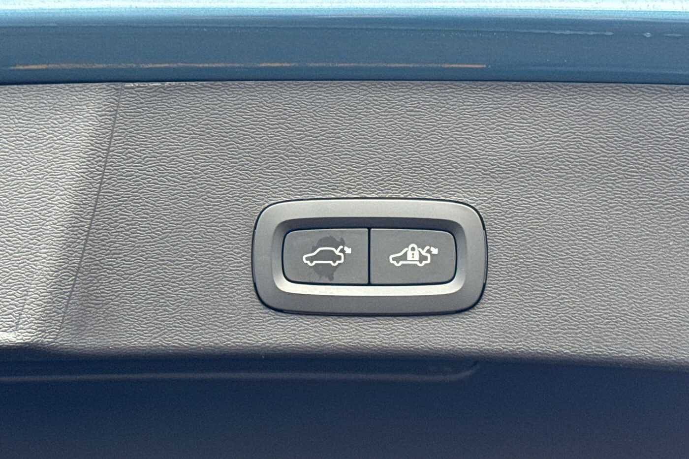 Used Volvo XC40 2023 for sale - 76302391: Photo 38