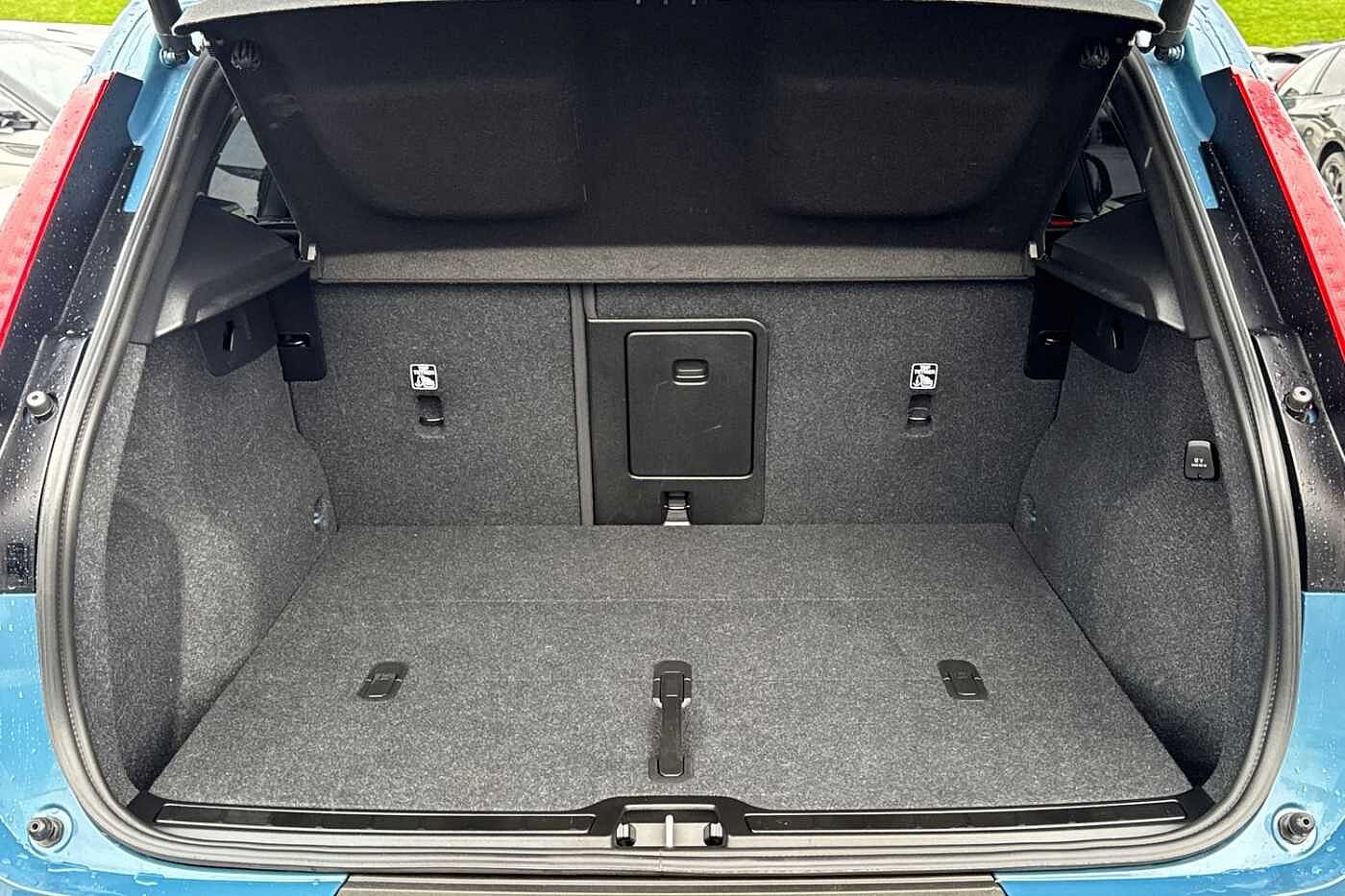 Used Volvo XC40 2023 for sale - 76302391: Photo 8