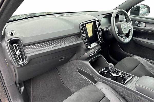 Used Volvo XC40 2021 for sale - 75467723: Photo 2