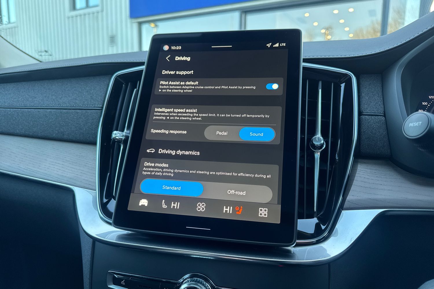 Used Volvo XC90 2025 for sale - 76796361: Photo 25