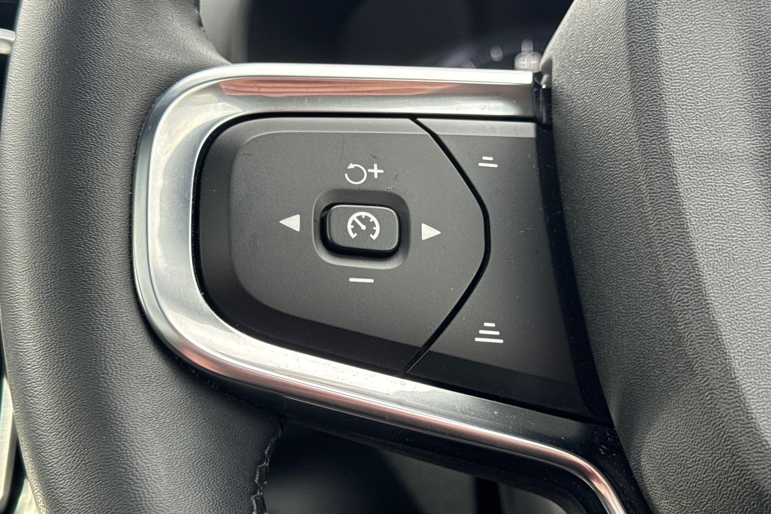 Used Volvo XC40 2022 for sale - 77198271: Photo 11