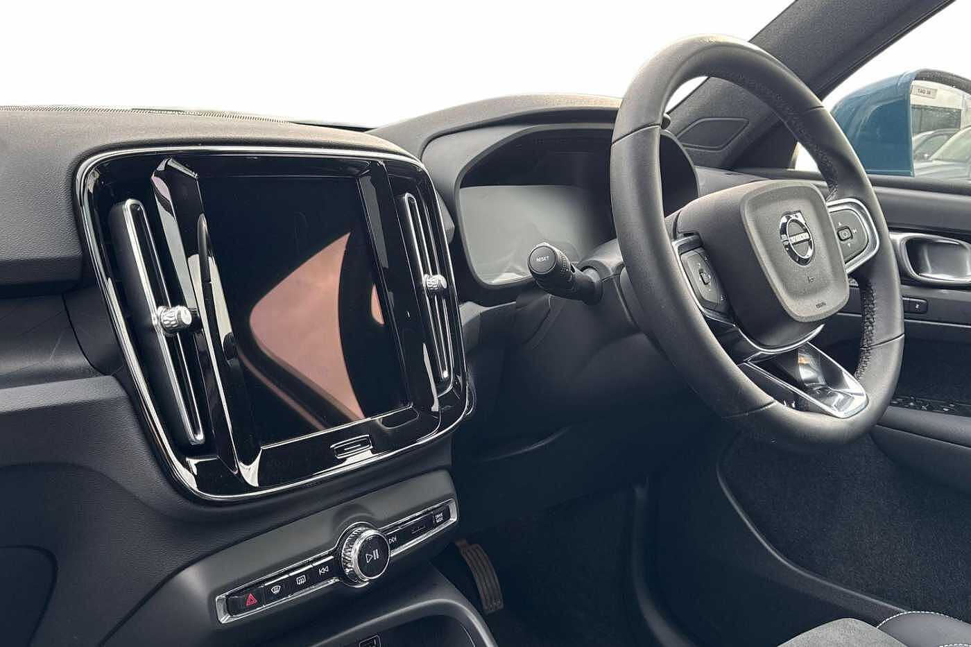 Used Volvo XC40 2022 for sale - 77198271: Photo 2