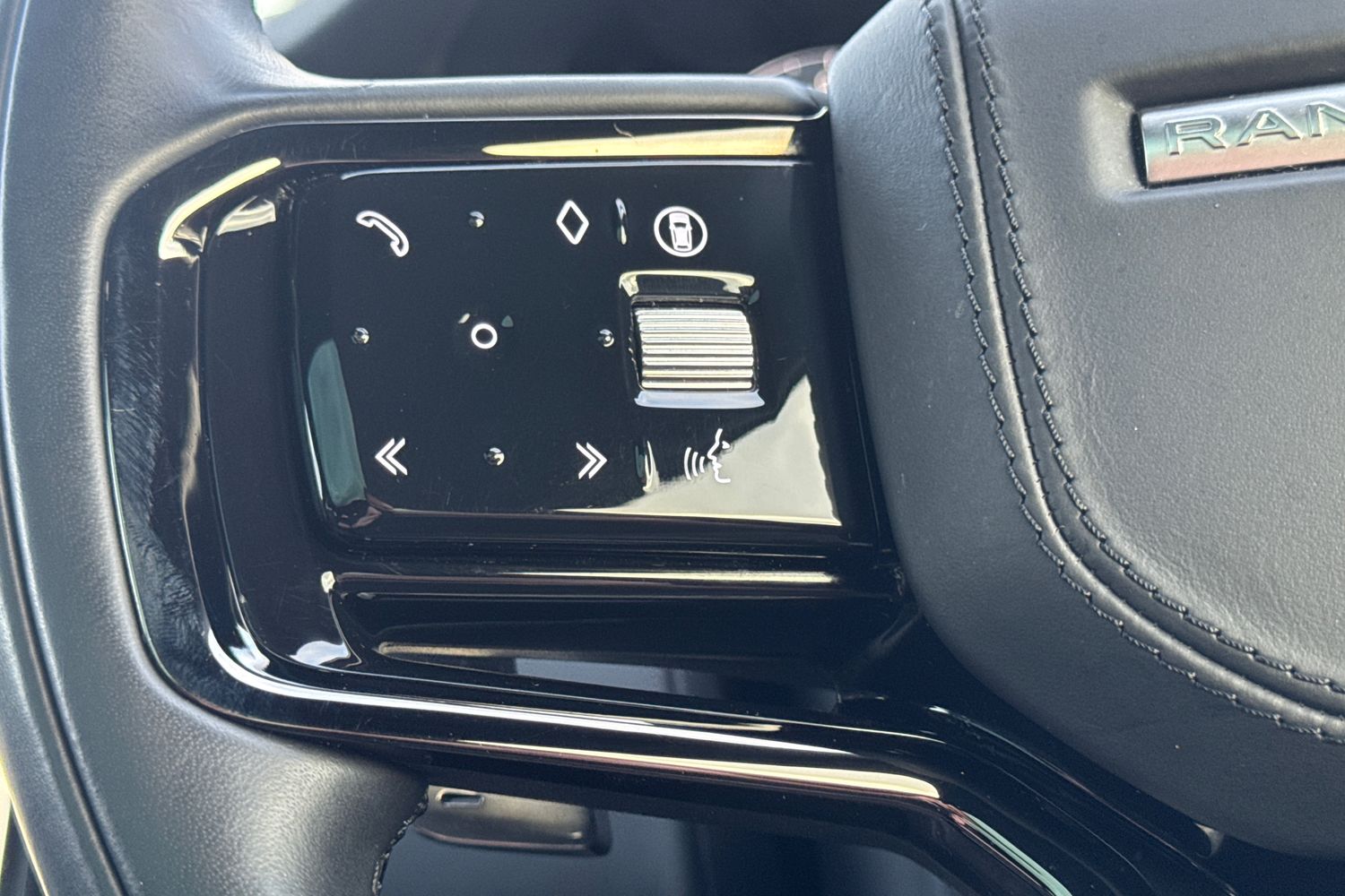 Used Land Rover Range Rover Evoque 2023 for sale - 76302468: Photo 11