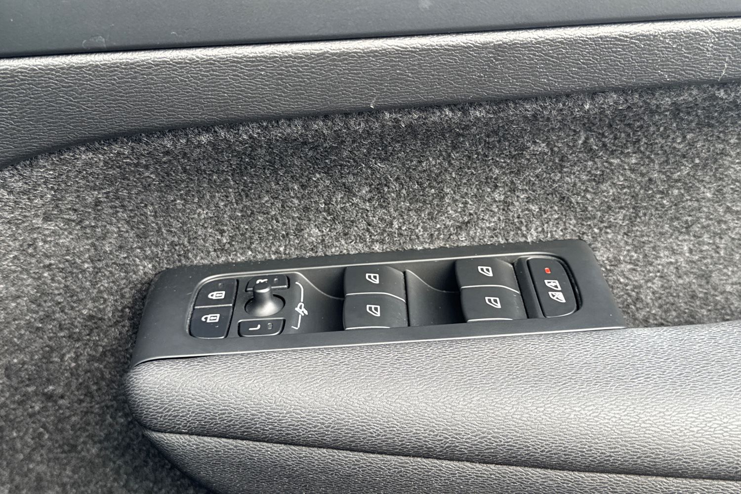 Used Volvo XC40 2022 for sale - 76079086: Photo 35