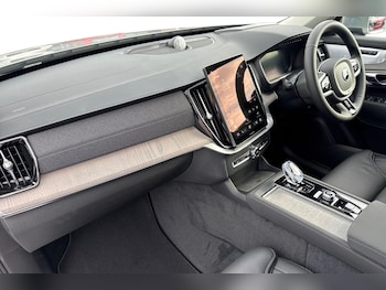 Used Volvo XC90 2025 for sale - 76234098: Photo 2