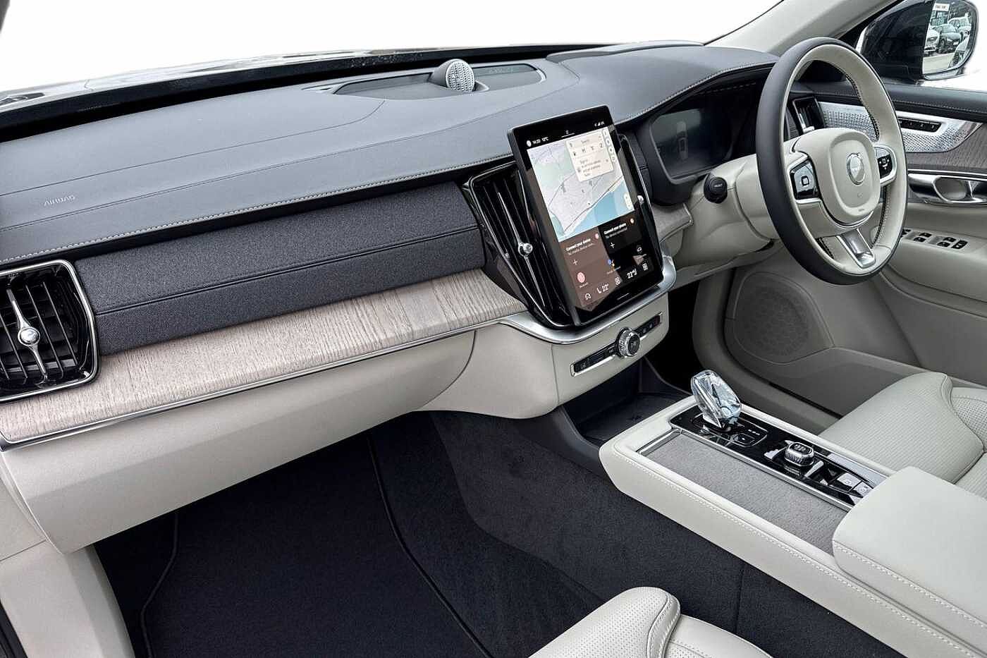 Used Volvo XC90 2025 for sale - 76079089: Photo 2