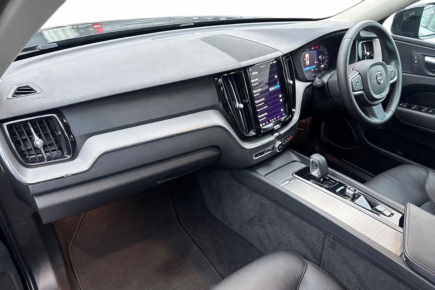 Used Volvo XC60 2022 for sale - 76796369: Photo 2