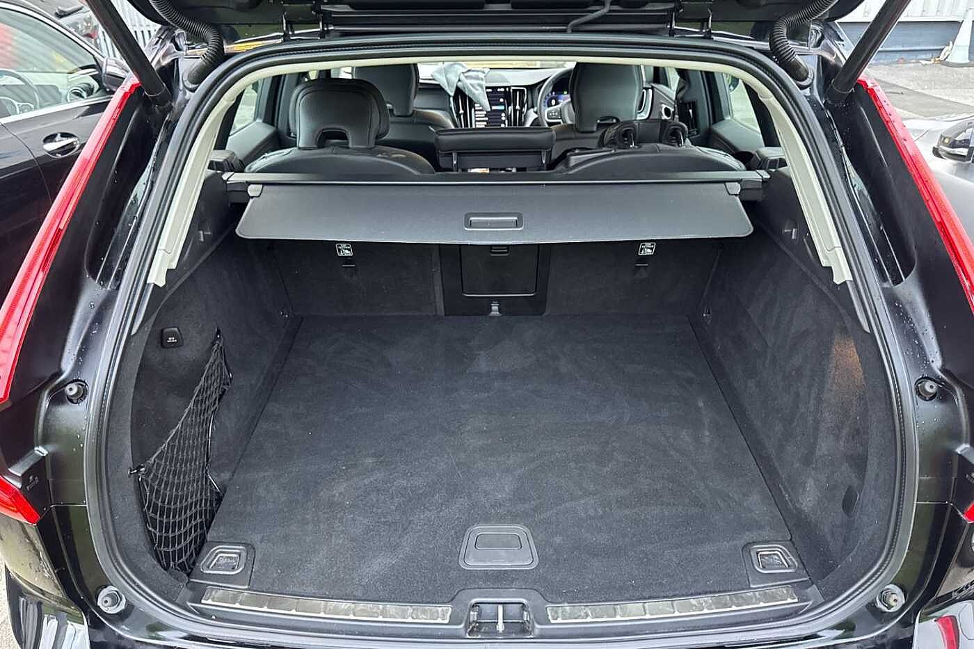 Used Volvo XC60 2022 for sale - 76796369: Photo 8