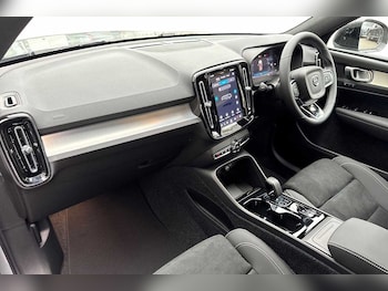 Used Volvo XC40 2025 for sale - 76652350: Photo