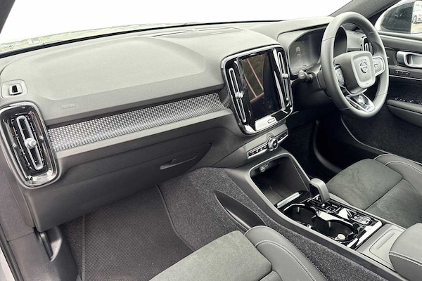 Used Volvo XC40 2024 for sale - 75467981: Photo 2