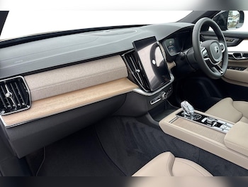 Used Volvo XC90 2025 for sale - 76738103: Photo