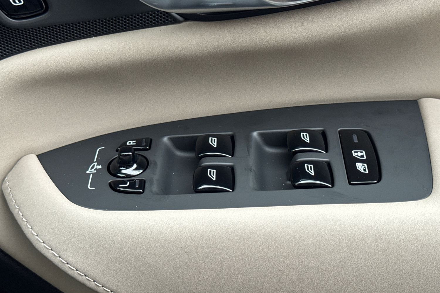 Used Volvo XC90 2025 for sale - 76738103: Photo 34