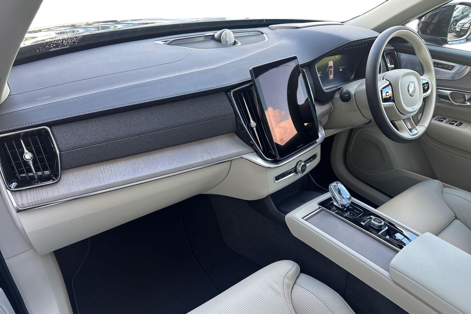 Used Volvo XC90 2025 for sale - 76630167: Photo 2