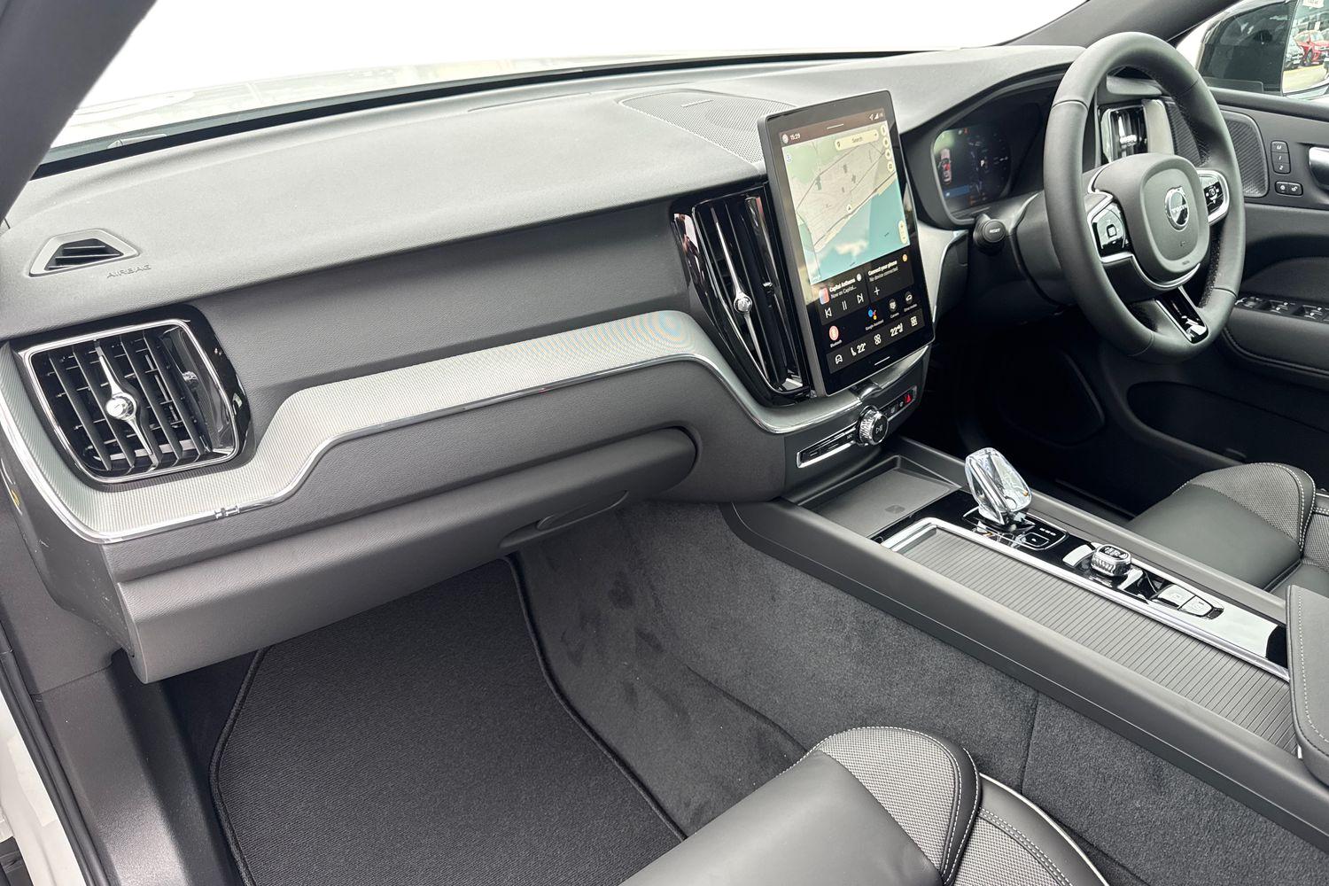 Used Volvo XC60 2025 for sale - 76630161: Photo 2