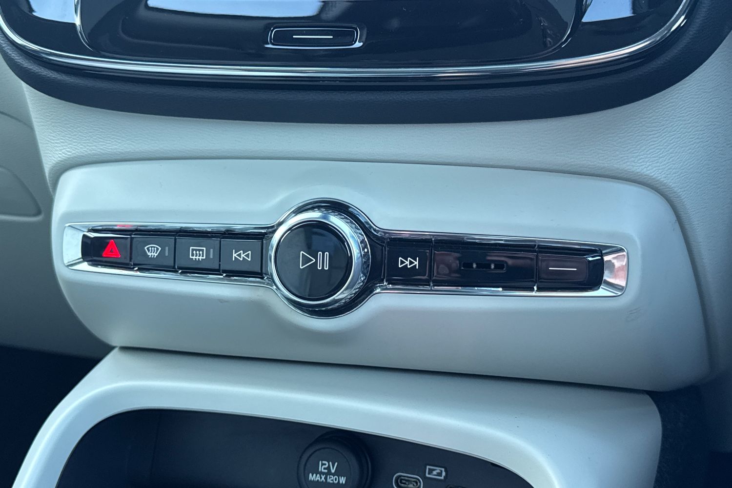 Used Volvo XC40 2025 for sale - 76652355: Photo 14