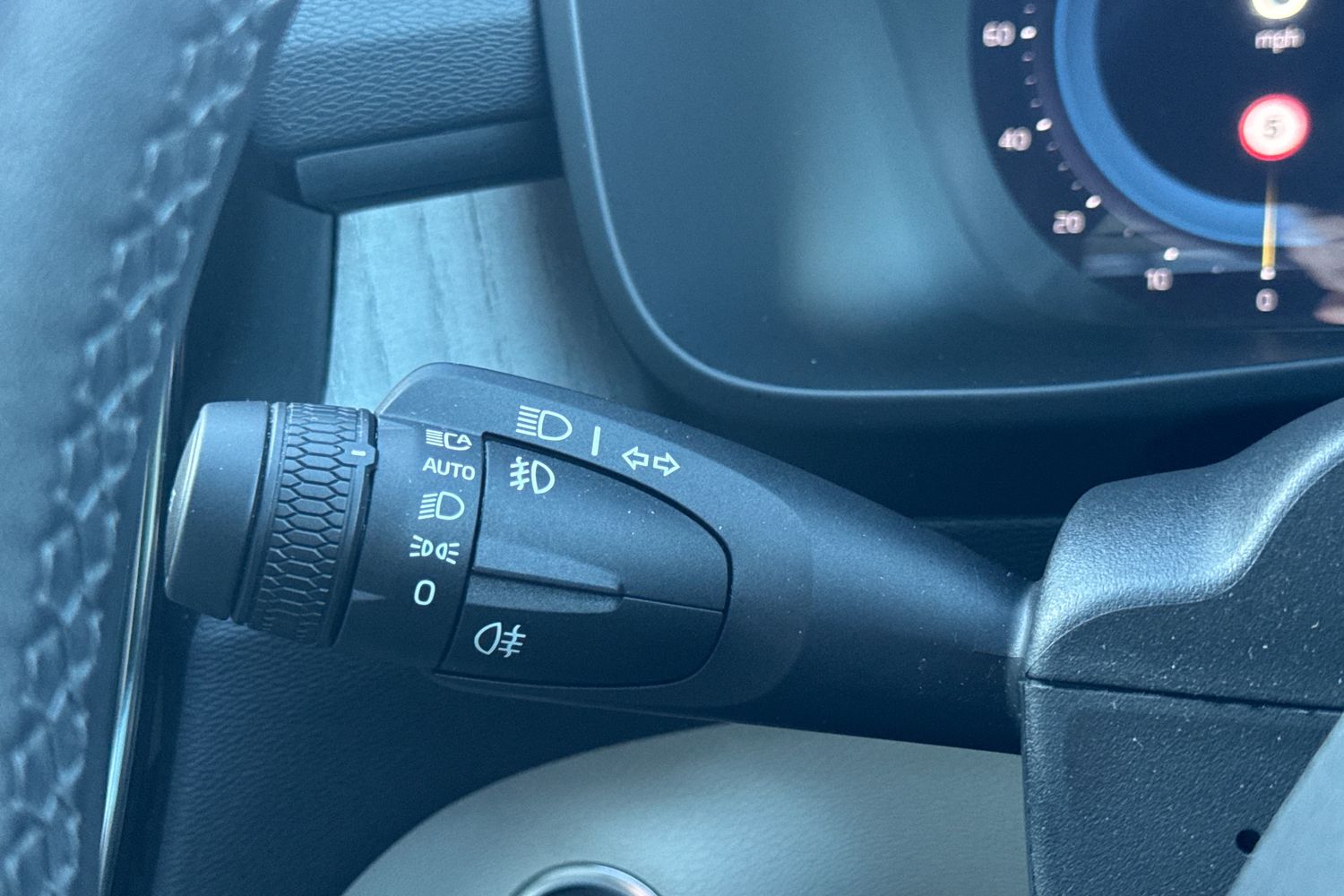 Used Volvo XC40 2025 for sale - 76652355: Photo 29