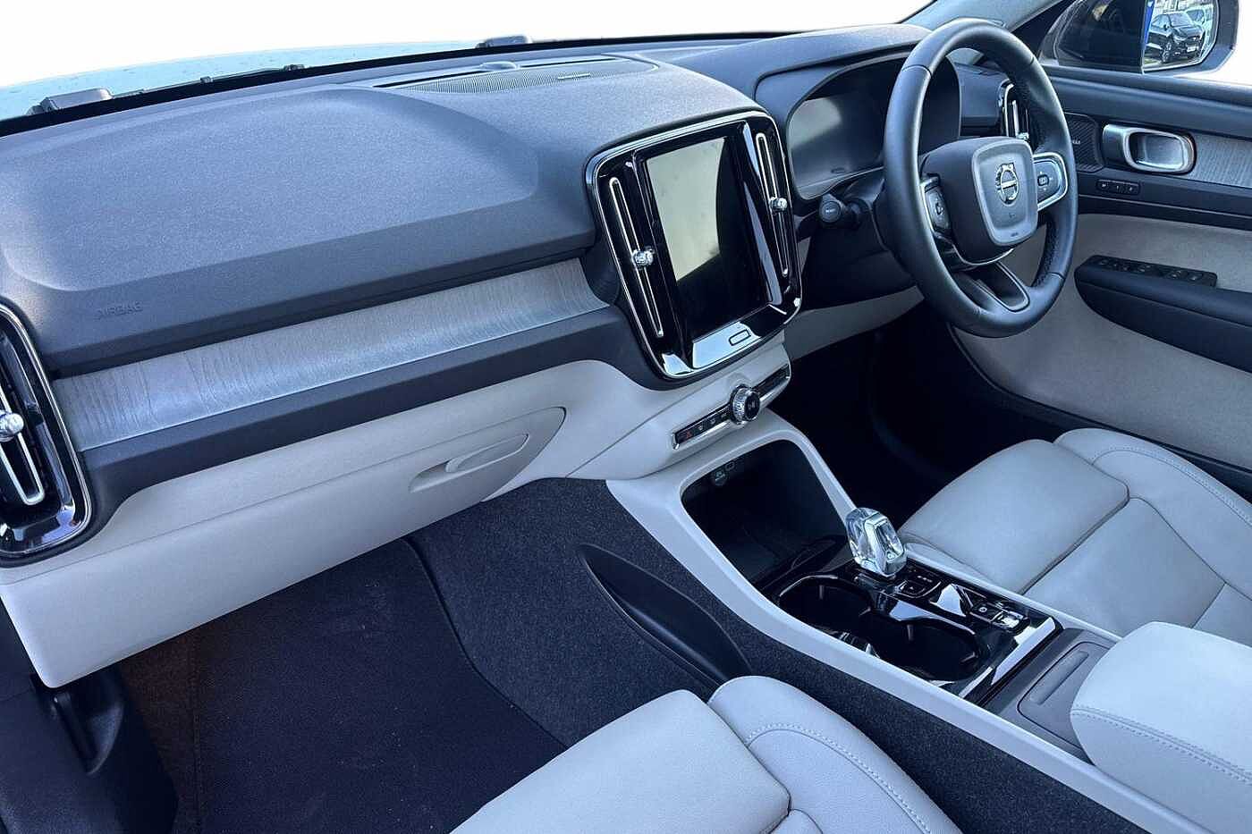 Used Volvo XC40 2025 for sale - 76652355: Photo 3