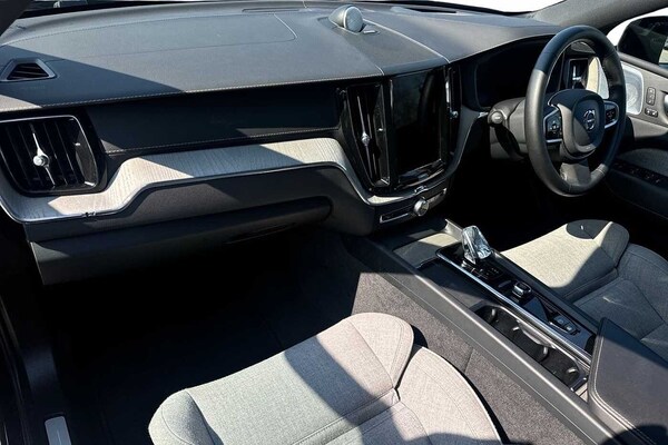 Used Volvo XC60 2023 for sale - 75468010: Photo 2