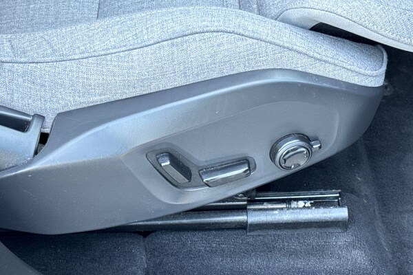 Used Volvo XC60 2023 for sale - 75468010: Photo 31