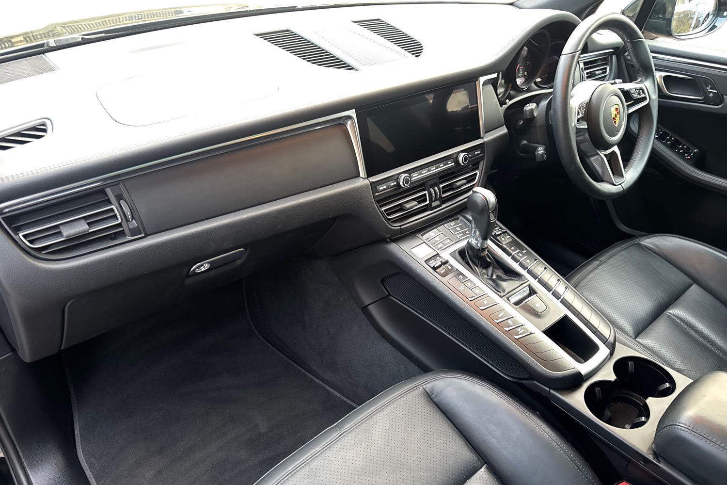 Used Porsche Macan 2021 for sale - 76664542: Photo 2