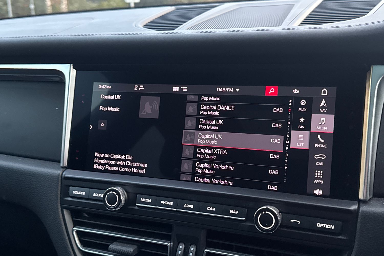 Used Porsche Macan 2021 for sale - 76664542: Photo 24