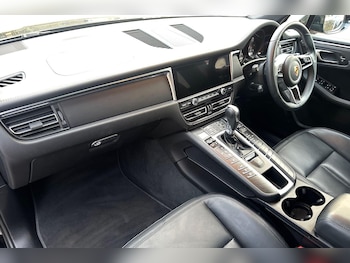 Used Porsche Macan 2021 for sale - 76664542: Photo