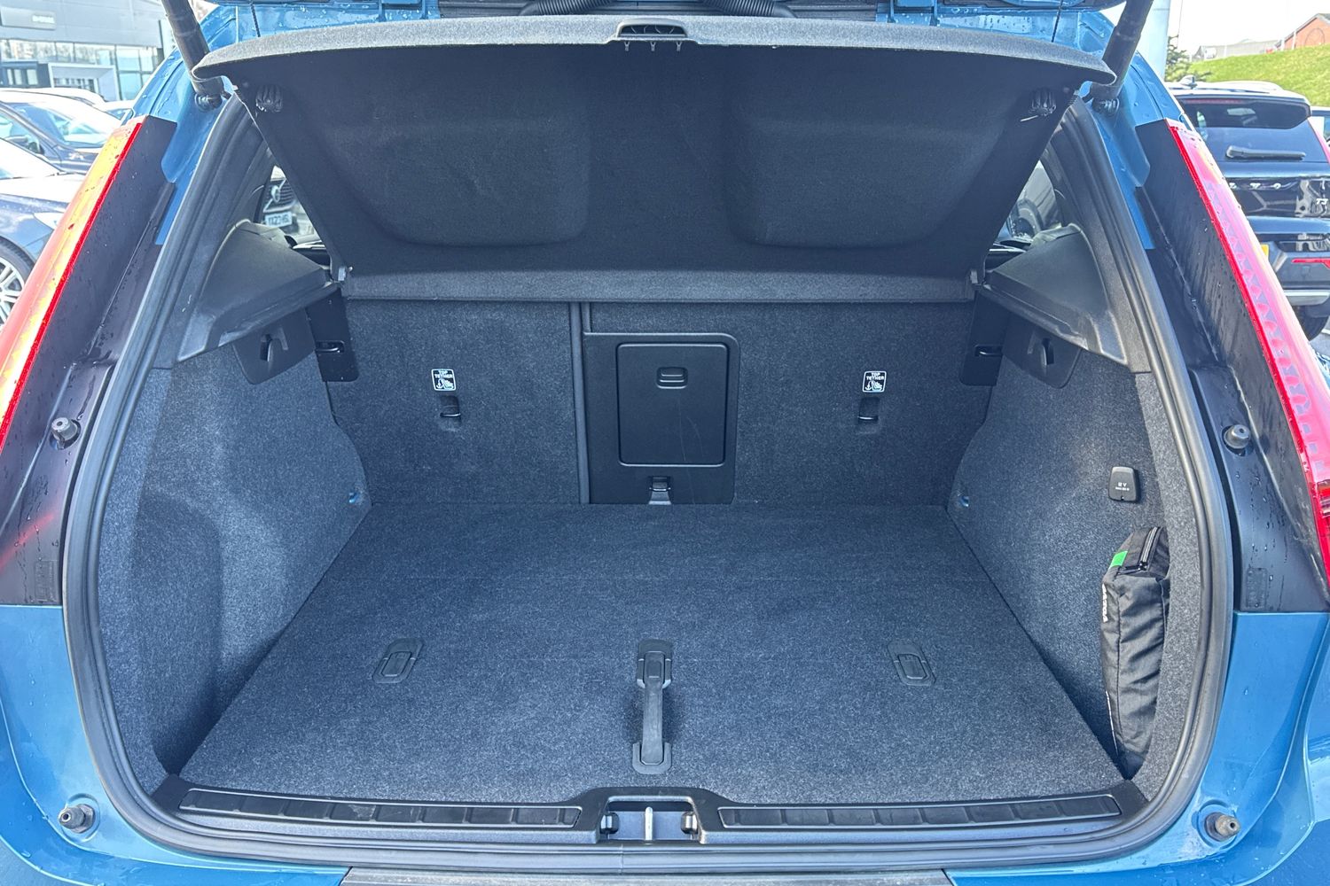 Used Volvo XC40 2022 for sale - 77449785: Photo 8