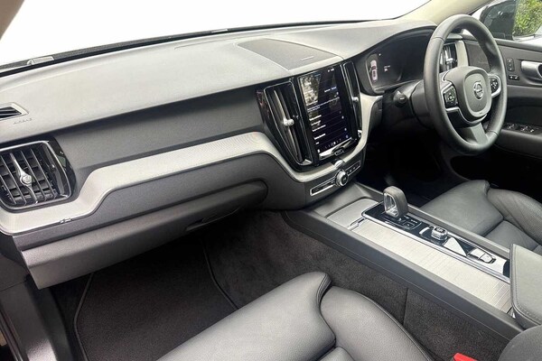Used Volvo XC60 2024 for sale - 75558682: Photo 2
