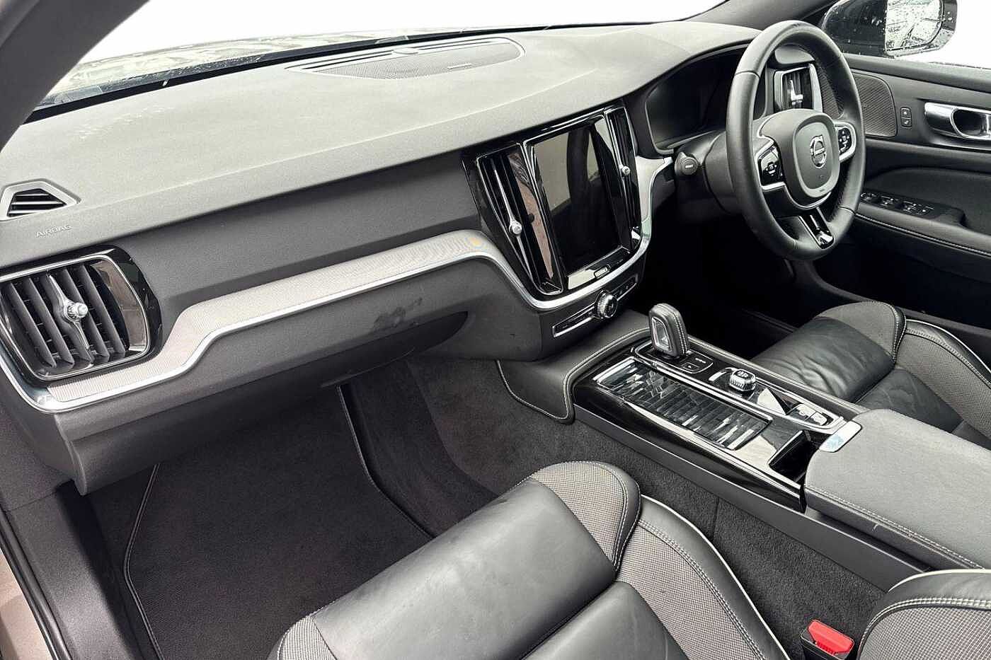 Used Volvo V60 2021 for sale - 76289855: Photo 2