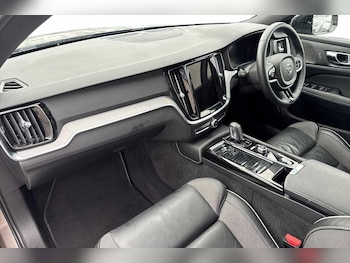 Used Volvo V60 2021 for sale - 76289855: Photo
