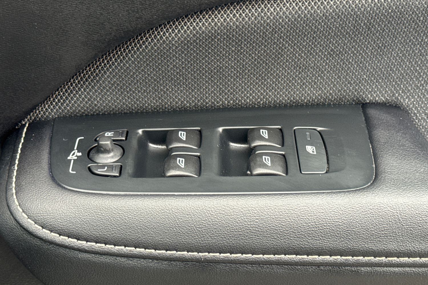 Used Volvo V60 2021 for sale - 76289855: Photo 36