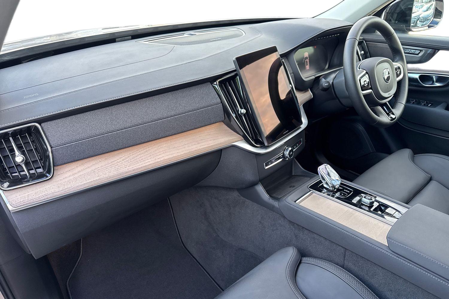 Used Volvo XC90 2025 for sale - 76652351: Photo 2