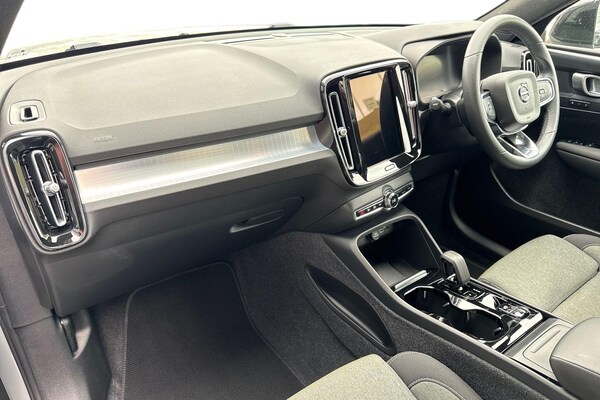 Used Volvo XC40 2024 for sale - 75467950: Photo 2